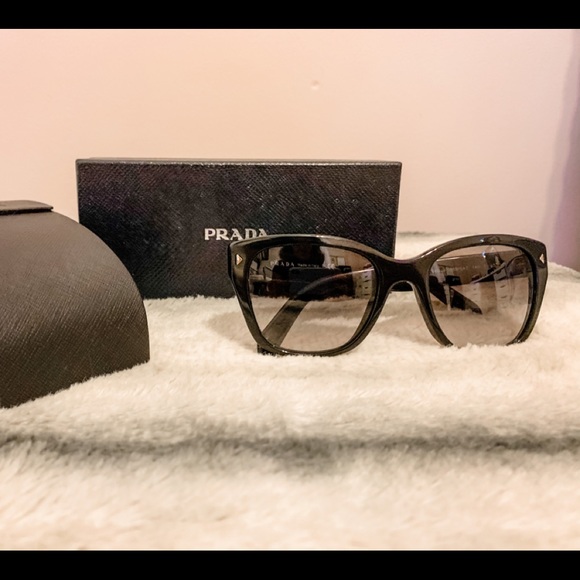 Prada sunglasses - Picture 1 of 4